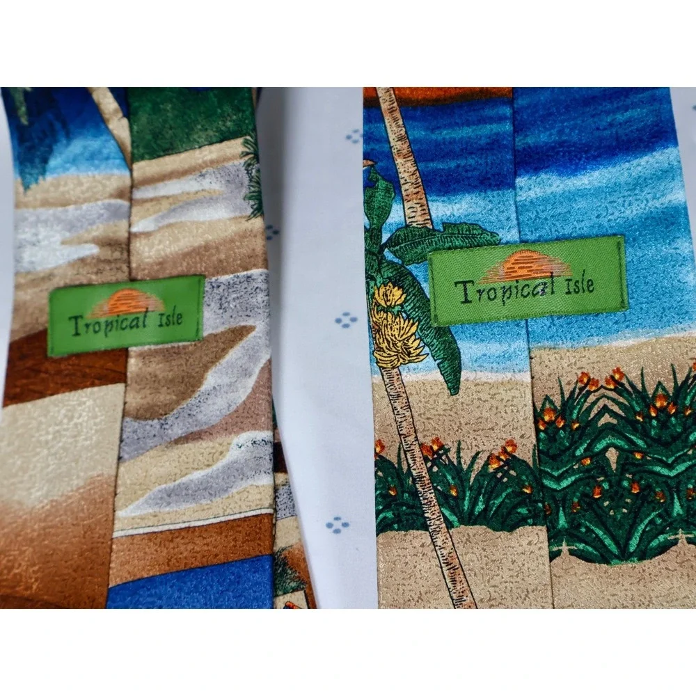 Tropical Isle‎ Silk Tie Beach Tiki Bar Parrot Happy Hour Fun Vacation Hawaill